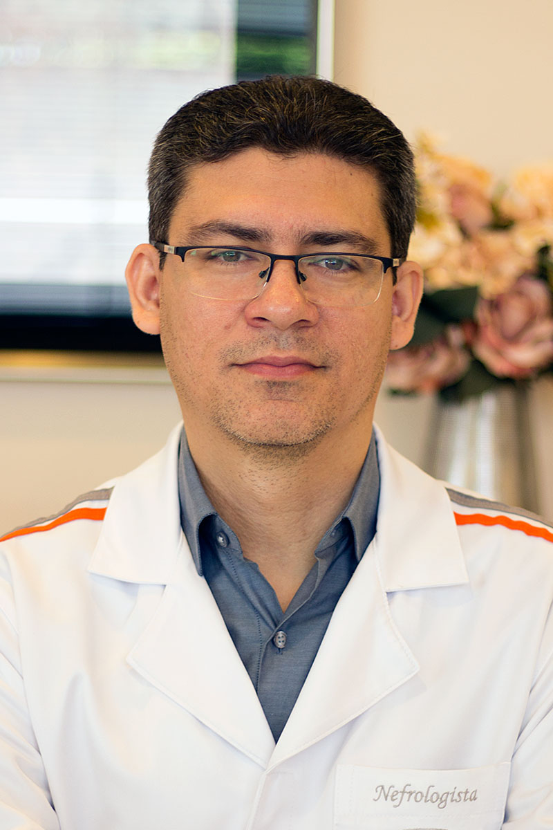 Dr. Helandro Stuart Castro Leandro